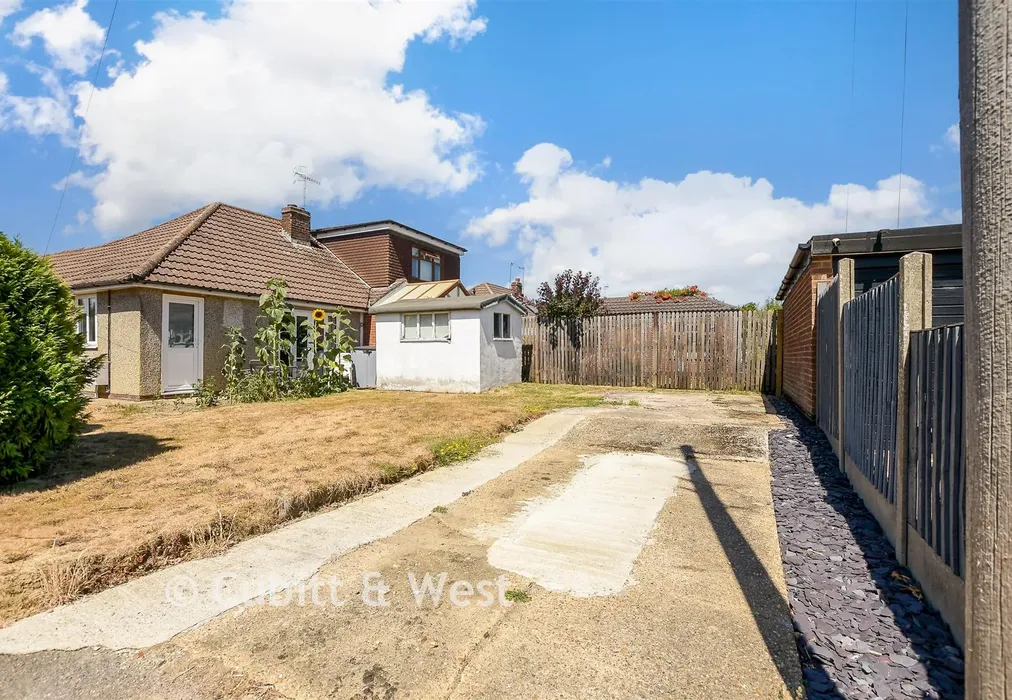Driveway/Parking - Smallmead, Horley, Surrey - Wards of Kent