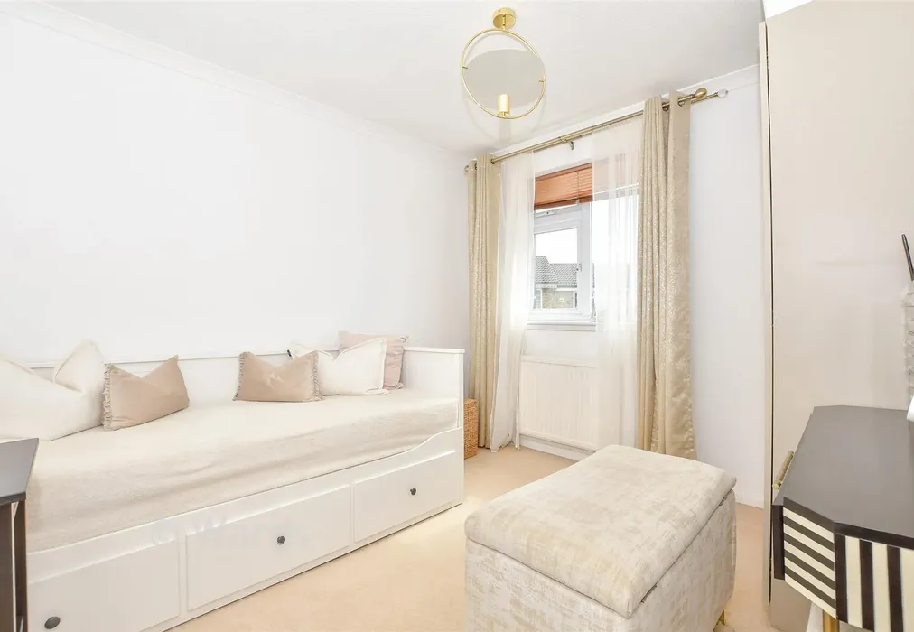Bedroom 1 - Woodlea, Leybourne, Kent - Wards of Kent