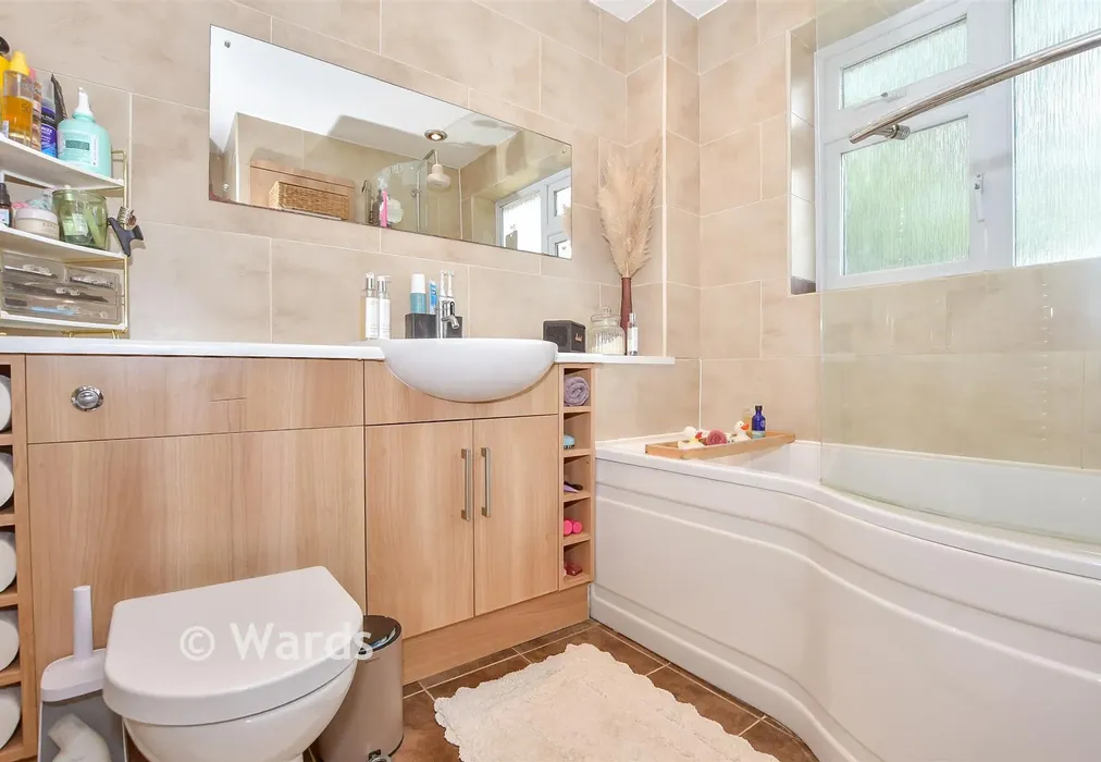 Bathroom - Woodlea, Leybourne, Kent - Wards of Kent