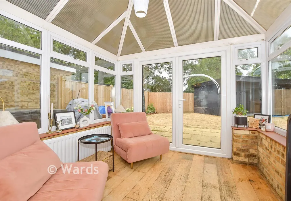Glazed Sitting Area - Woodlea, Leybourne, Kent - Wards of Kent