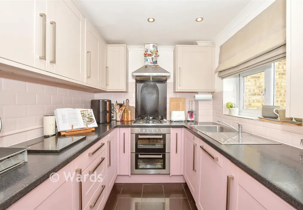Kitchen - Woodlea, Leybourne, Kent - Wards of Kent