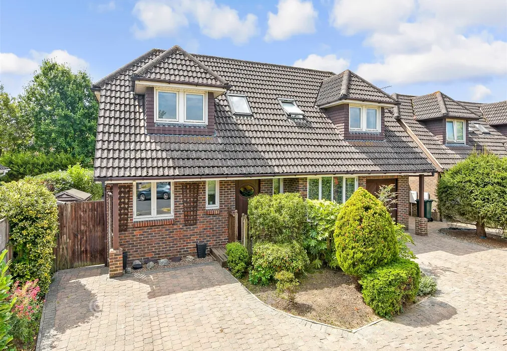 External Web - Stonefield Close, Crawley, West Sussex - Wards of Kent