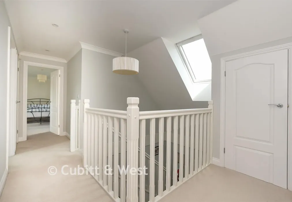 Landing - Stonefield Close, Crawley, West Sussex - Wards of Kent