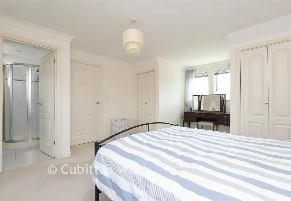 Bedroom 1 - Stonefield Close, Crawley, West Sussex - Wards of Kent