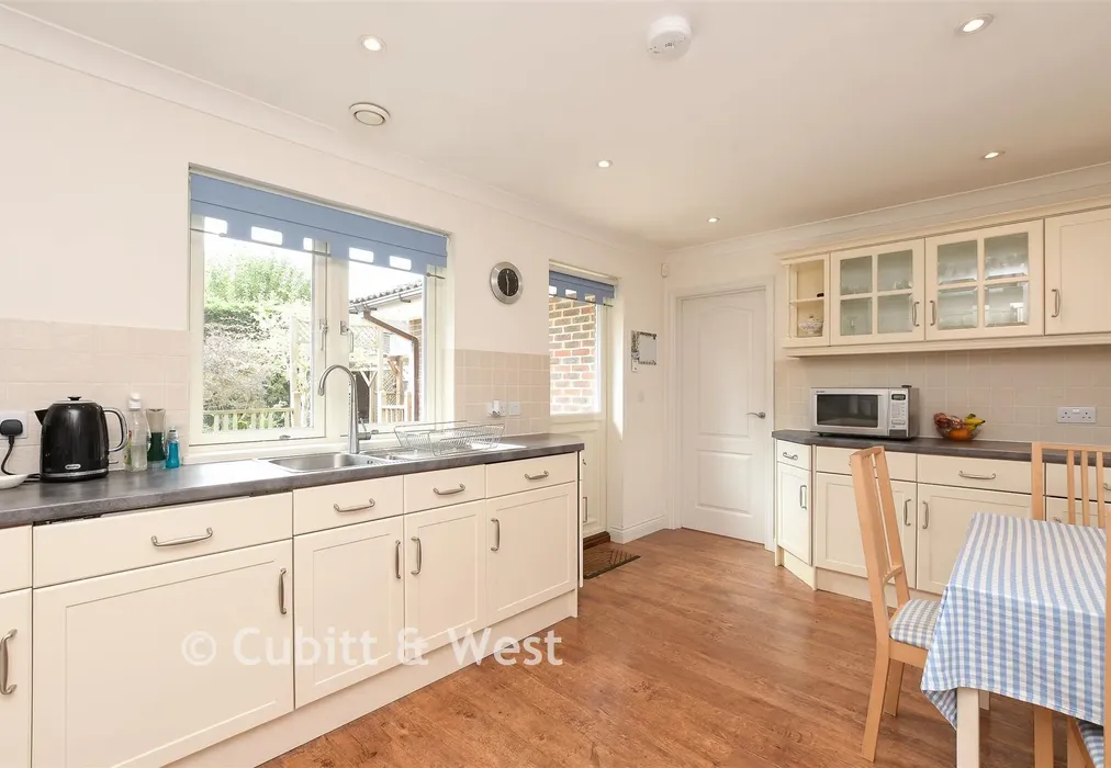Kitchen/Breakfast Room - Stonefield Close, Crawley, West Sussex - Wards of Kent