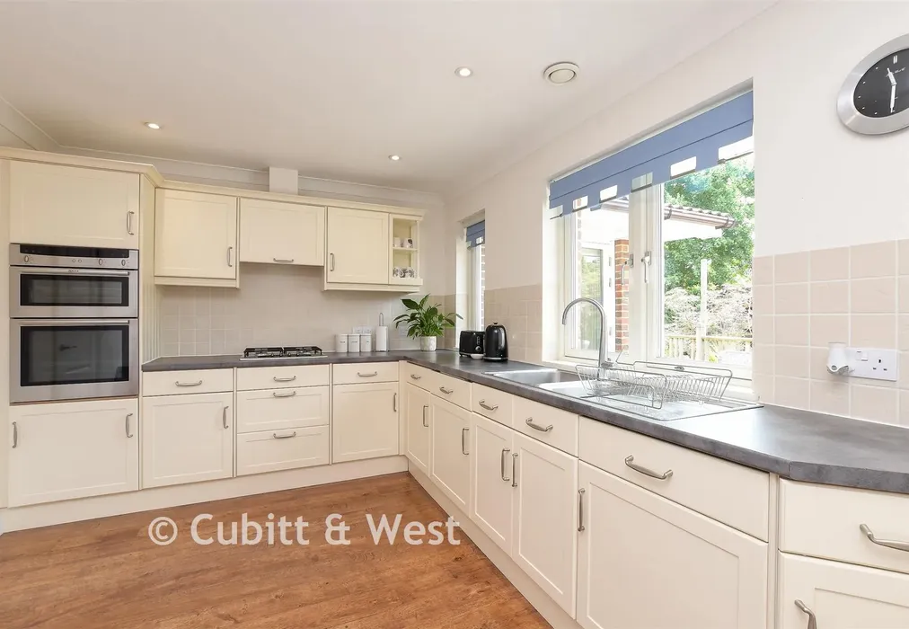 Kitchen/Breakfast Room - Stonefield Close, Crawley, West Sussex - Wards of Kent