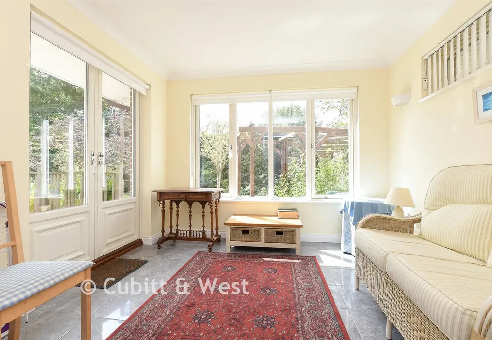 Sun Room - Stonefield Close, Crawley, West Sussex - Wards of Kent