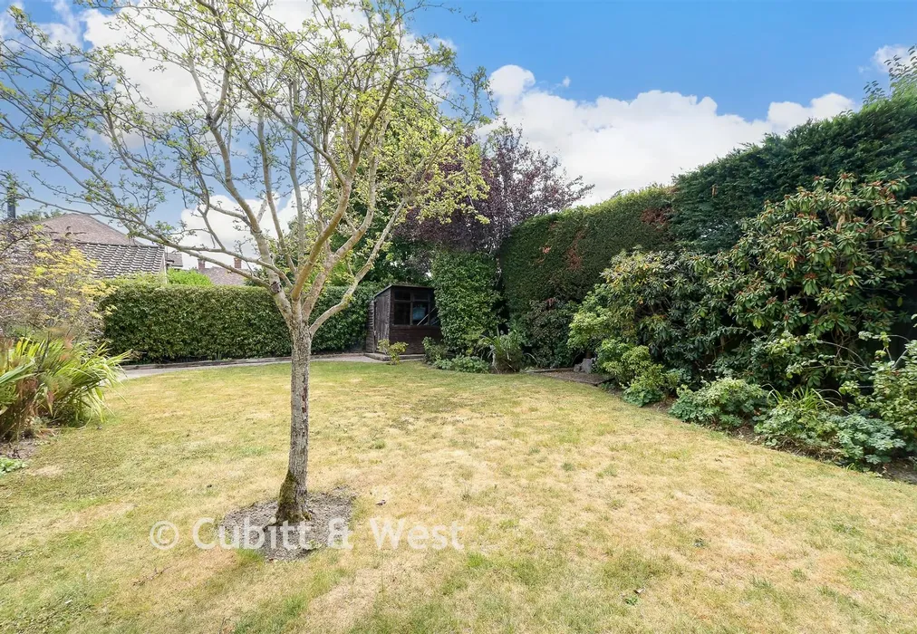 Rear Garden - Stonefield Close, Crawley, West Sussex - Wards of Kent