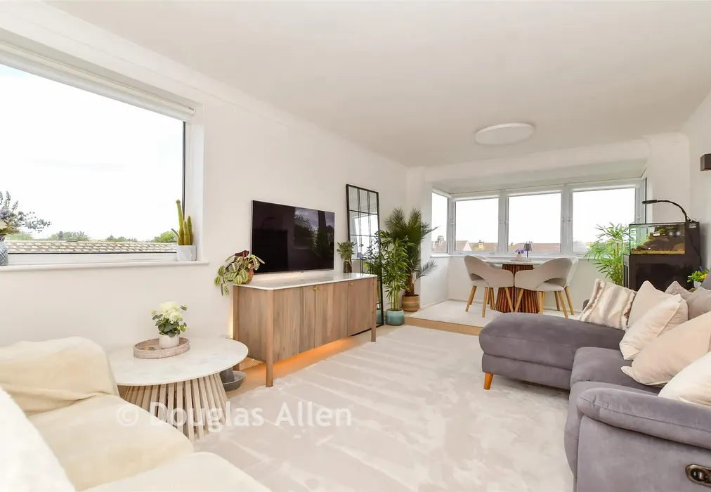 Lounge/Diner - Winston Close, Romford, Essex - Wards of Kent