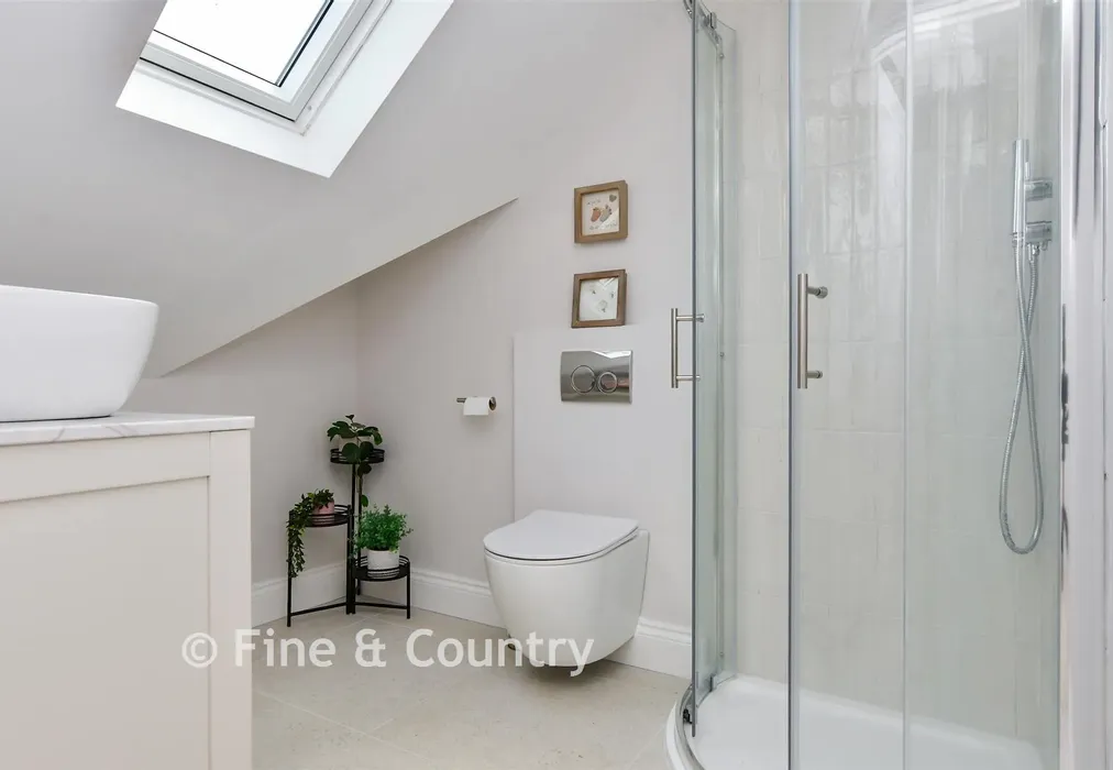 En-Suite Shower Room - Kings Avenue, Broadstairs, Kent - Wards of Kent