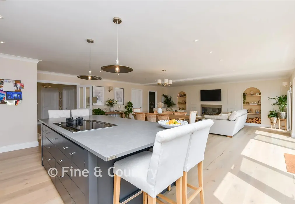 Kitchen - Kings Avenue, Broadstairs, Kent - Wards of Kent