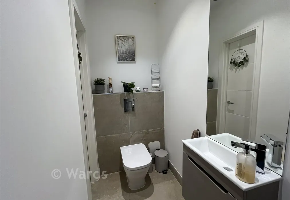 Bathroom - Fairbrass Way, Canterbury, Kent - Wards of Kent