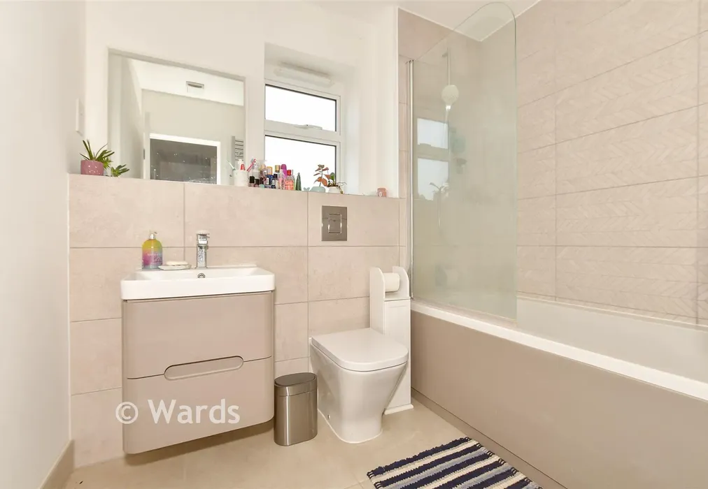 Bathroom - Fairbrass Way, Canterbury, Kent - Wards of Kent