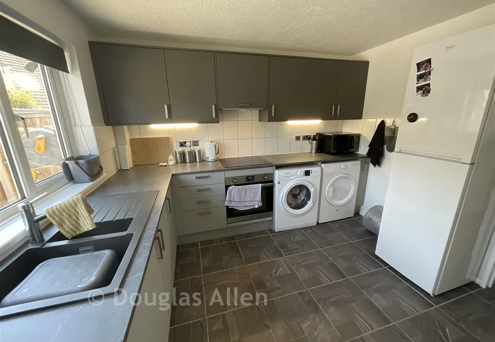 Kitchen - Rectory Park Drive, Basildon, Essex - Wards of Kent
