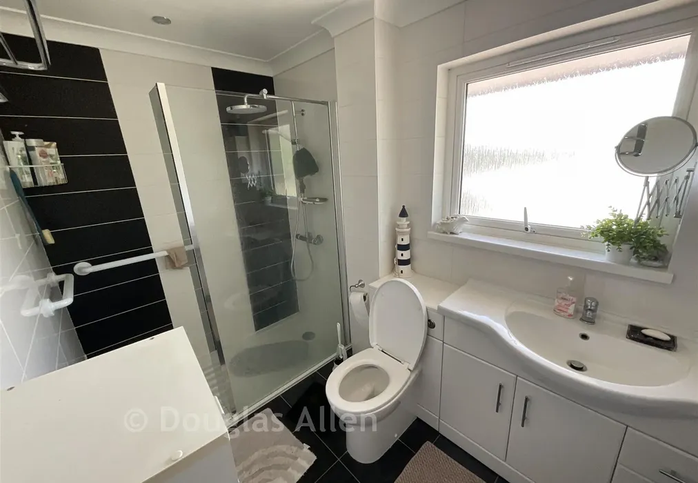 Shower Room - Rectory Park Drive, Basildon, Essex - Wards of Kent