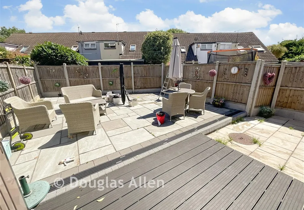 Rear Garden - Rectory Park Drive, Basildon, Essex - Wards of Kent