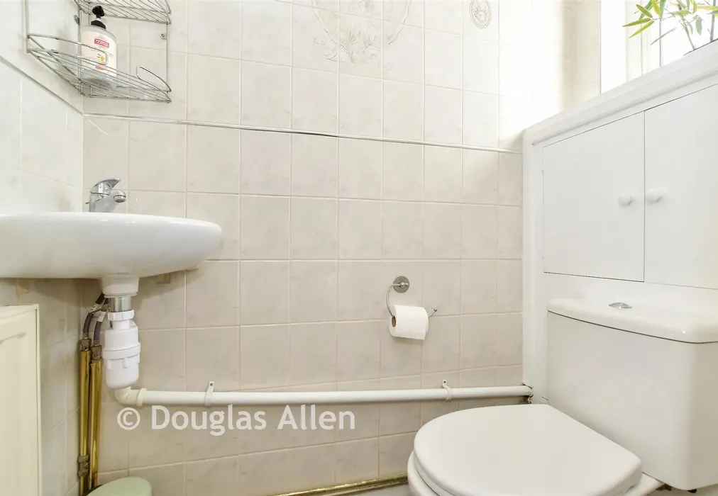 Cloakroom - Rectory Park Drive, Basildon, Essex - Wards of Kent