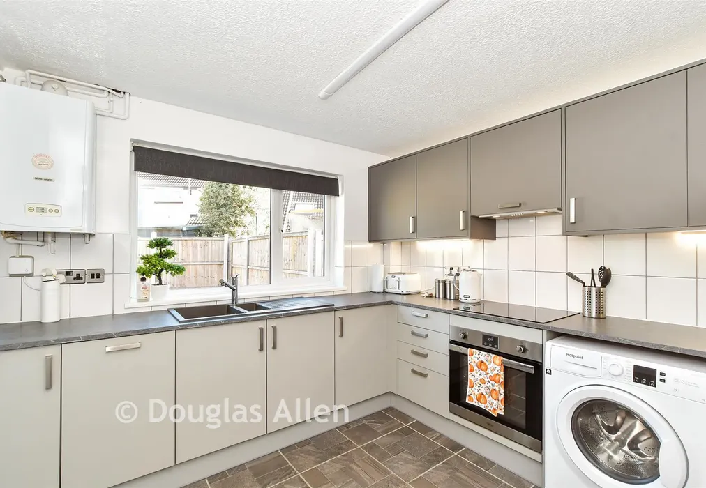 Kitchen - Rectory Park Drive, Basildon, Essex - Wards of Kent