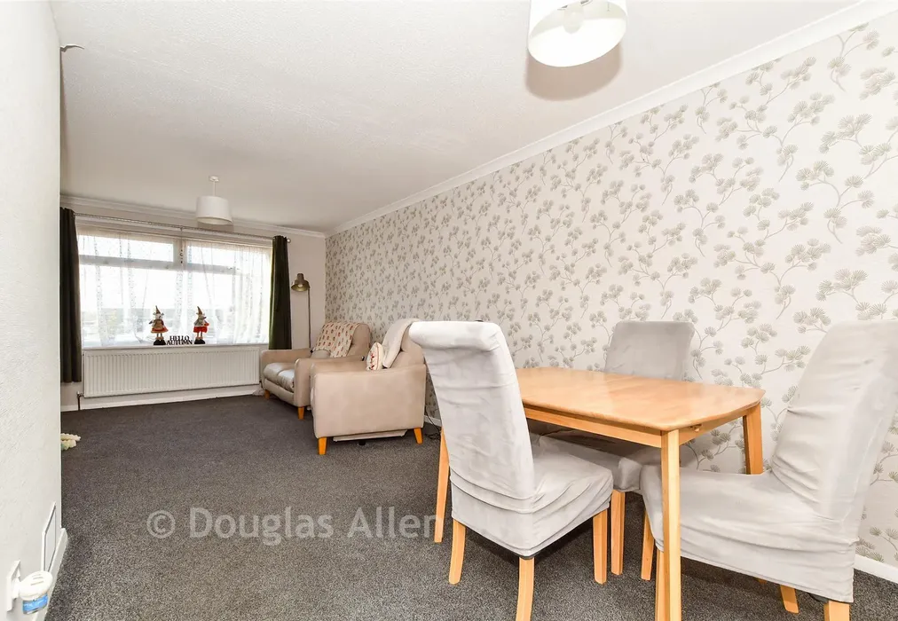 Dining area - Rectory Park Drive, Basildon, Essex - Wards of Kent