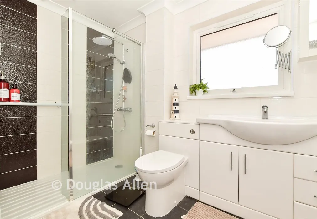 Bathroom - Rectory Park Drive, Basildon, Essex - Wards of Kent