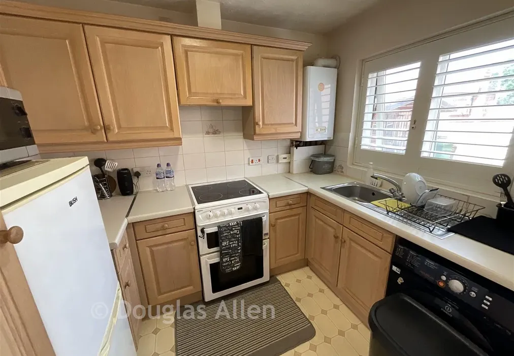 Kitchen - Nottingham Way, Langdon Hills, Basildon, Essex - Wards of Kent