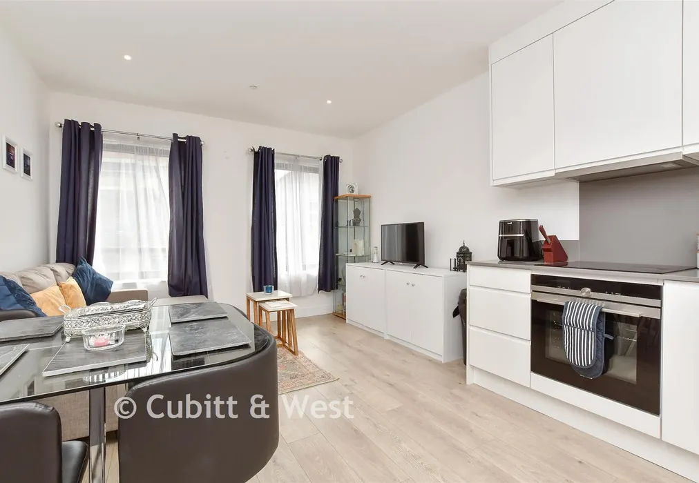 Kitchen / Living Room - High Street, Purley, Surrey - Wards of Kent
