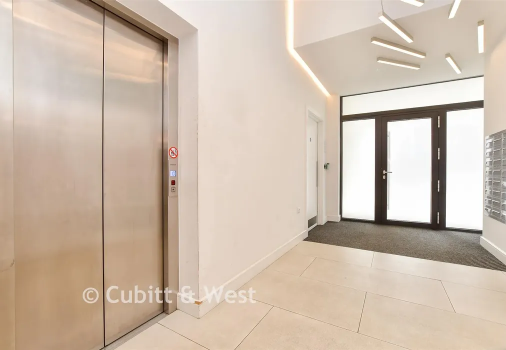 Internal Feature - High Street, Purley, Surrey - Wards of Kent