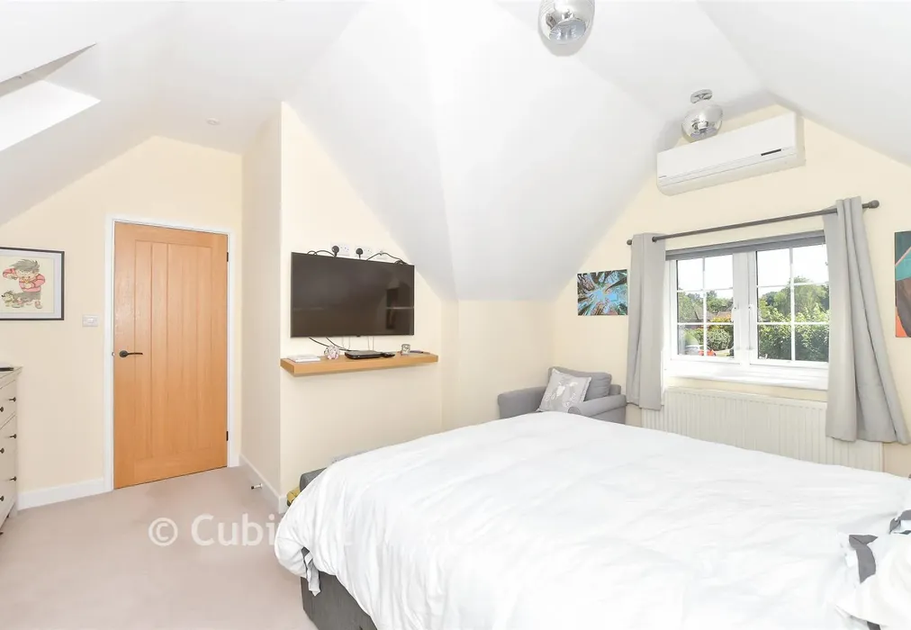 Bedroom 1 - West Common, Lindfield, West Sussex - Wards of Kent