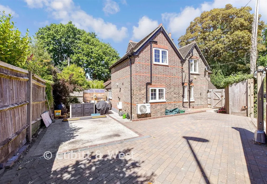 Driveway/Parking - West Common, Lindfield, West Sussex - Wards of Kent