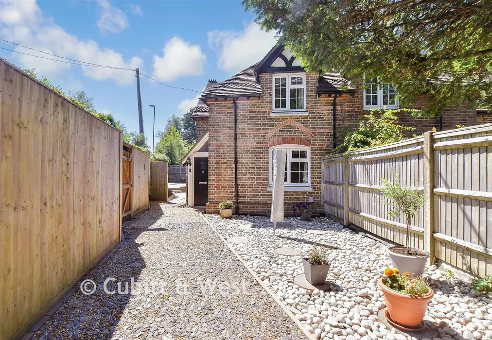 Front Garden - West Common, Lindfield, West Sussex - Wards of Kent