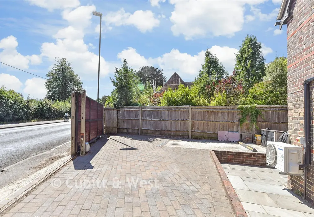 Driveway/Parking - West Common, Lindfield, West Sussex - Wards of Kent