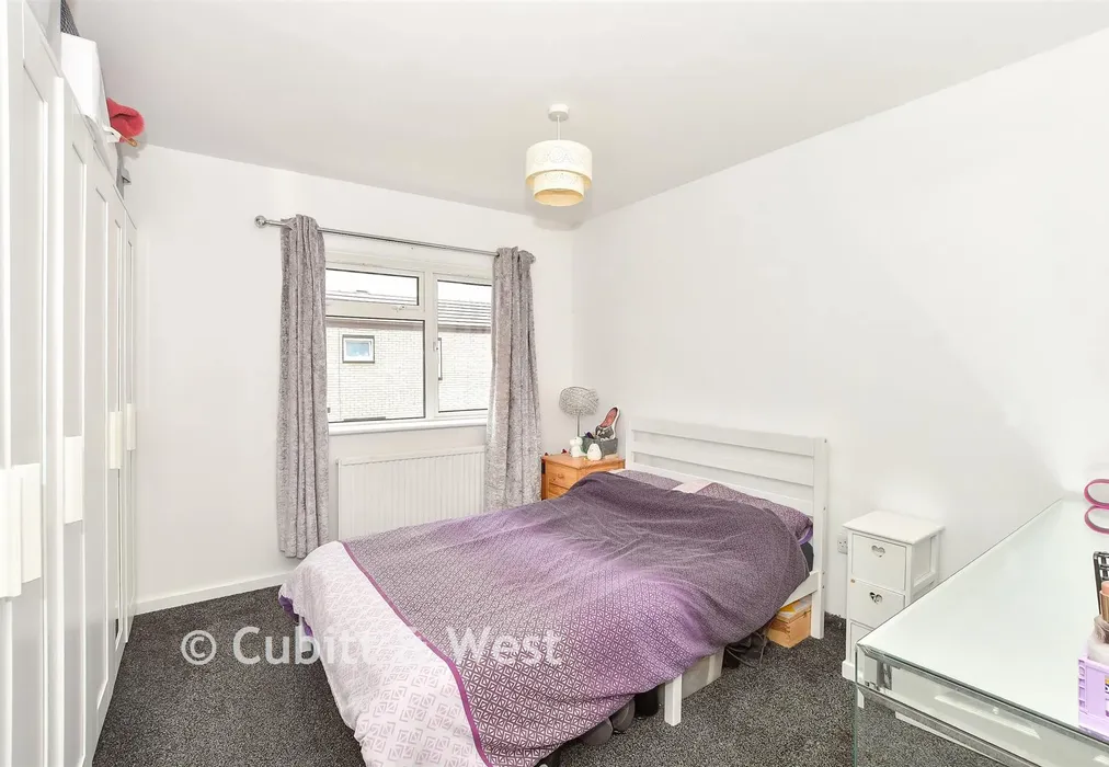 Bedroom 1 - Hickling Walk, Crawley, West Sussex - Wards of Kent