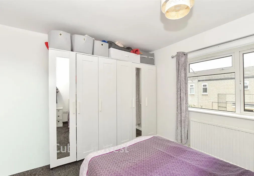 Bedroom 1 - Hickling Walk, Crawley, West Sussex - Wards of Kent