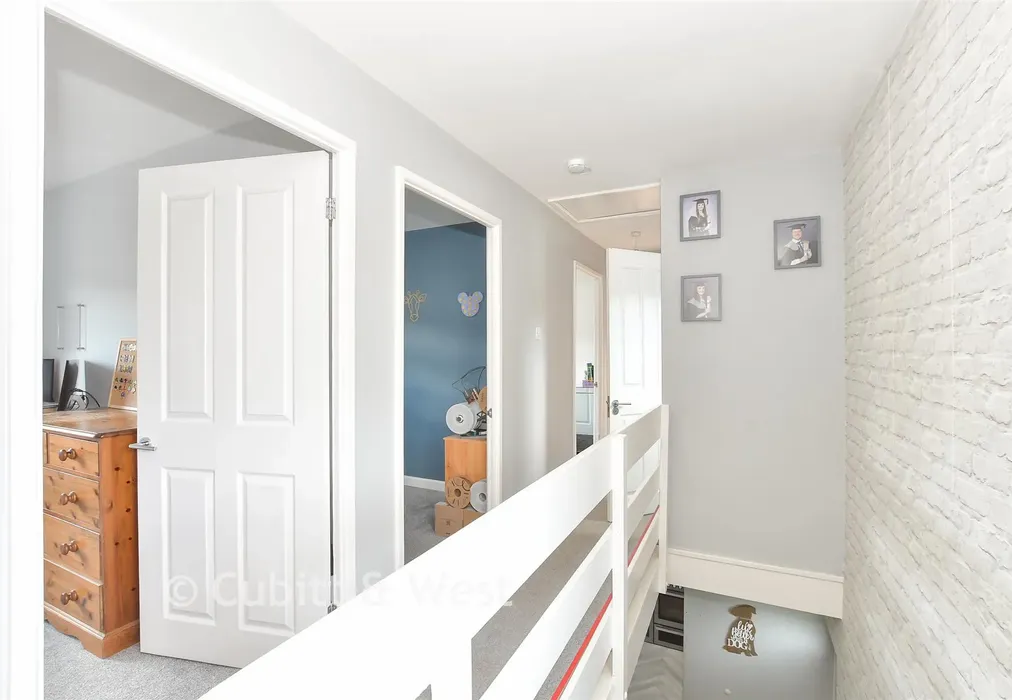 Landing - Hickling Walk, Crawley, West Sussex - Wards of Kent