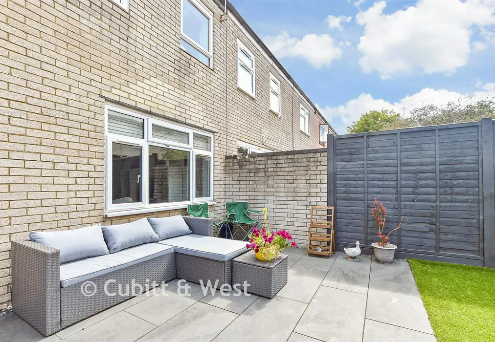 Rear Garden - Hickling Walk, Crawley, West Sussex - Wards of Kent