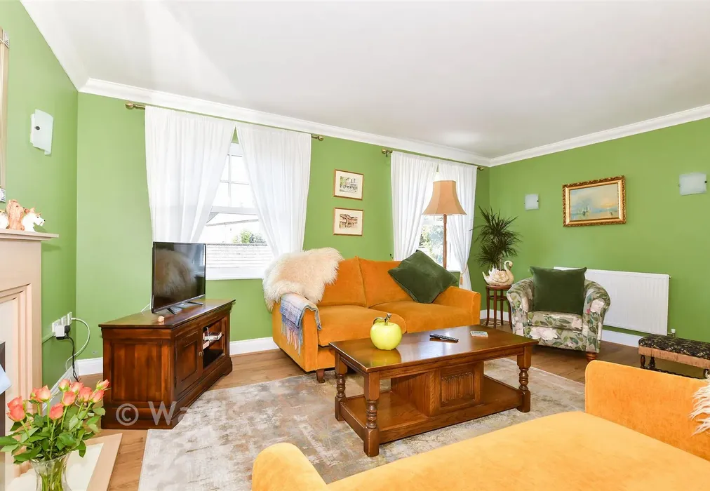 Lounge - Tarragon Road, Maidstone, Kent - Wards of Kent