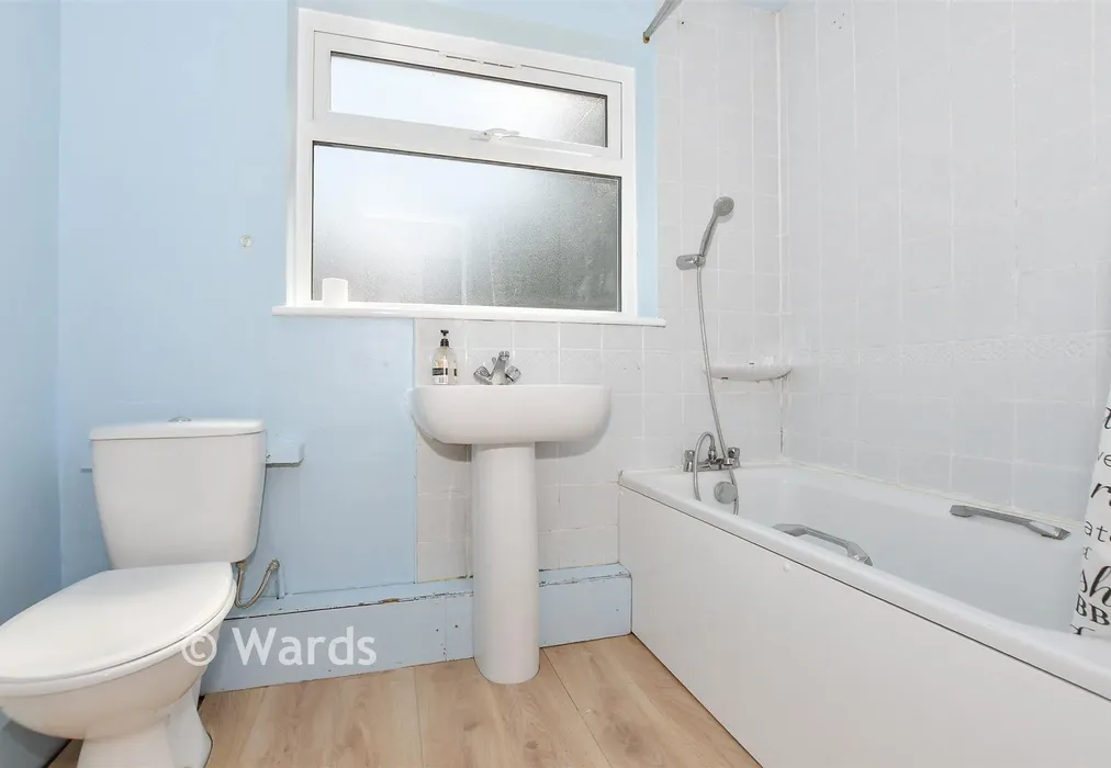 Bathroom - Fox Street, Gillingham, Kent - Wards of Kent