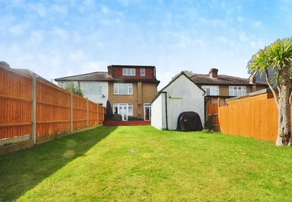 13 20Royston 20Av... - Royston Avenue Wallington SM6 - Wards of Kent
