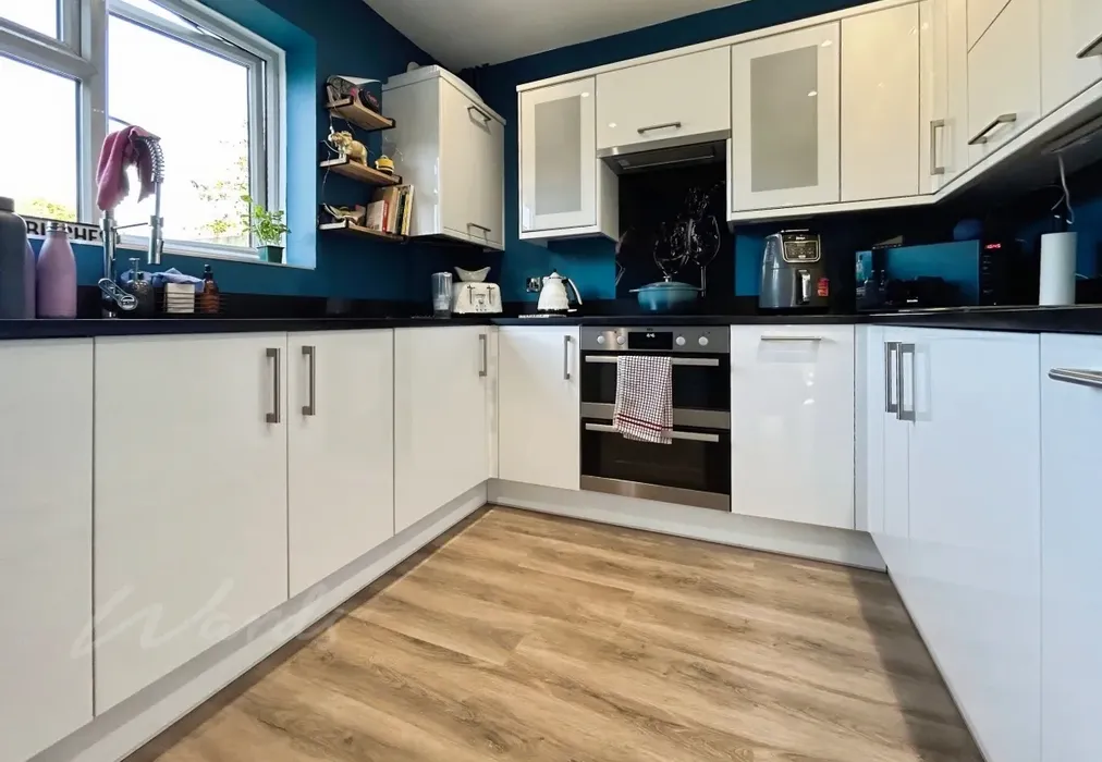 17557e6c-kitchen - Hampstead Lane Nettlestead ME18 - Wards of Kent