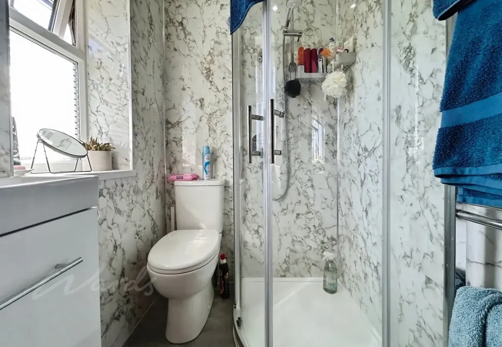 b3bfa9d0-shower 2... - Hampstead Lane Nettlestead ME18 - Wards of Kent