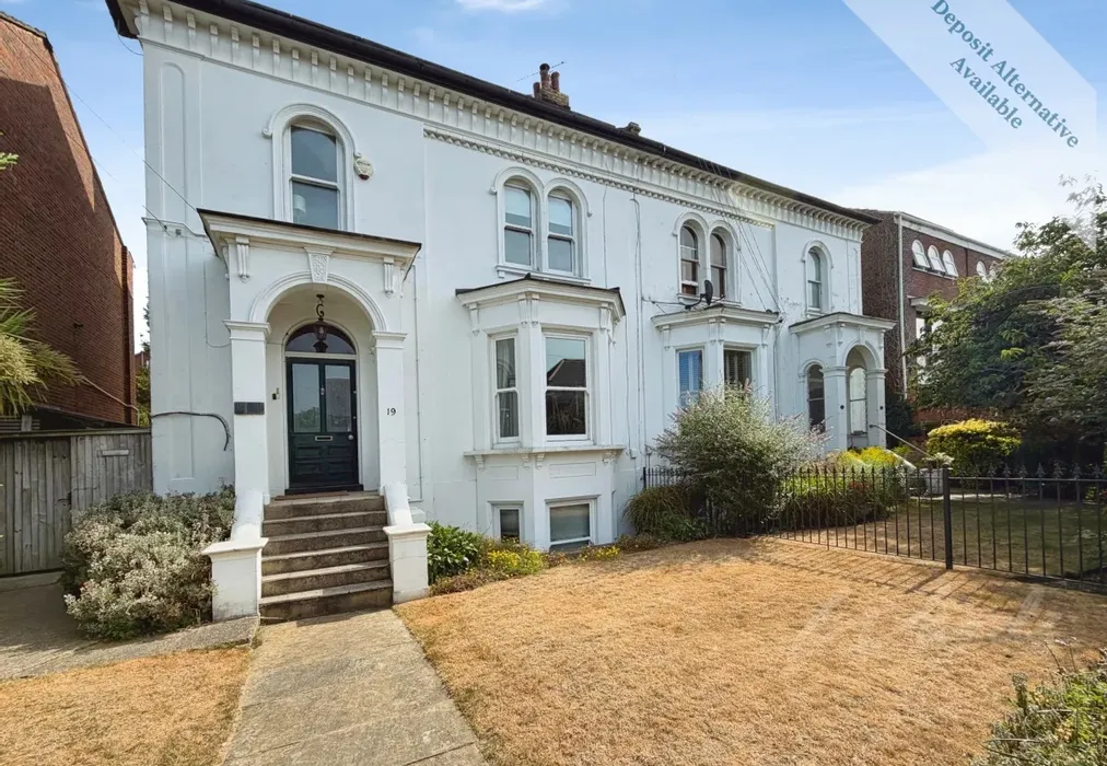 Front - Old Road East Gravesend DA12 - Wards of Kent