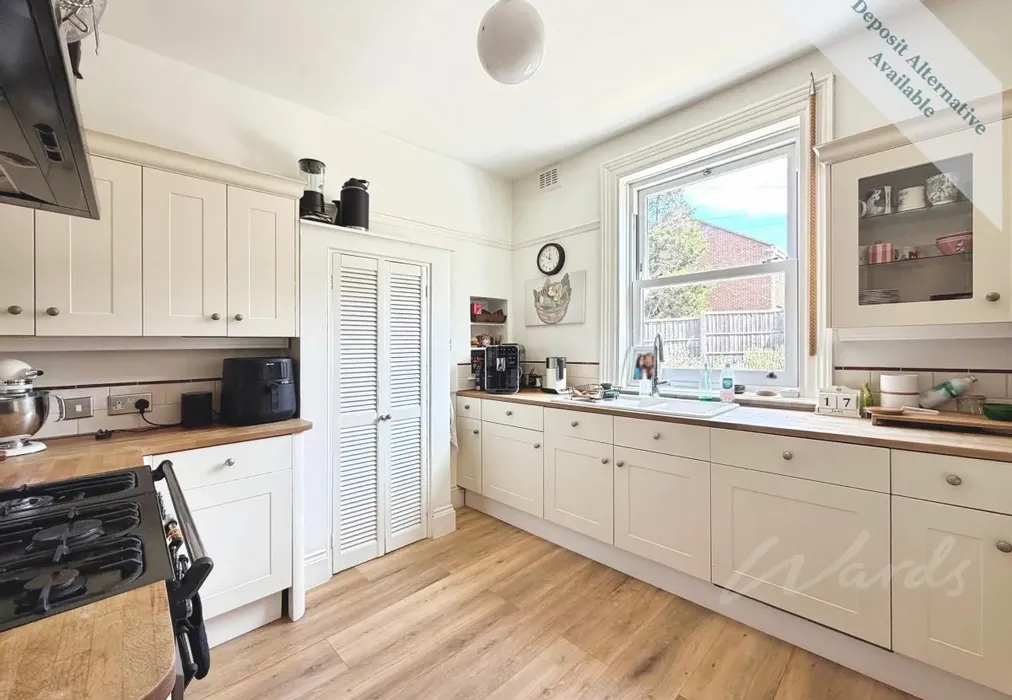 Kitchen - Old Road East Gravesend DA12 - Wards of Kent
