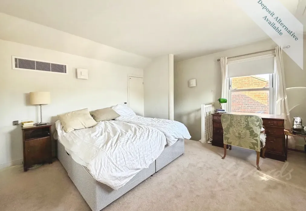 Bedroom 1 - Old Road East Gravesend DA12 - Wards of Kent