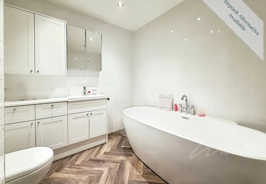 Bathroom - Old Road East Gravesend DA12 - Wards of Kent