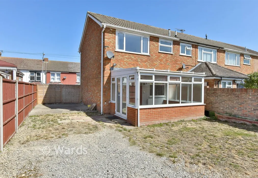 Side Garden - Queenborough Road, Halfway, Sheerness, Kent - Wards of Kent