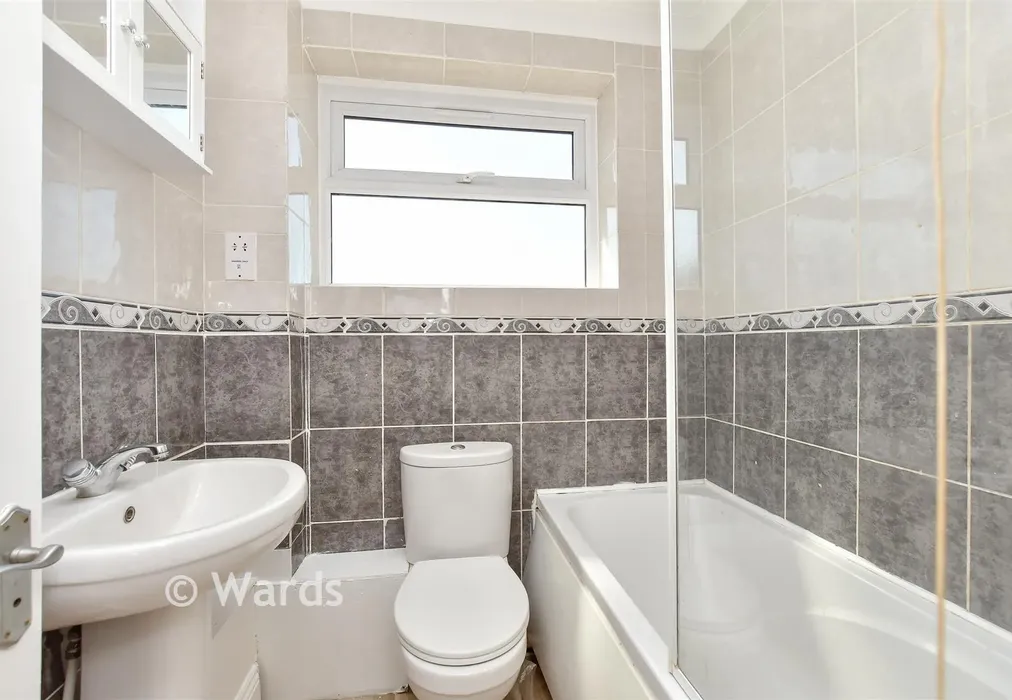 Bathroom - Queenborough Road, Halfway, Sheerness, Kent - Wards of Kent