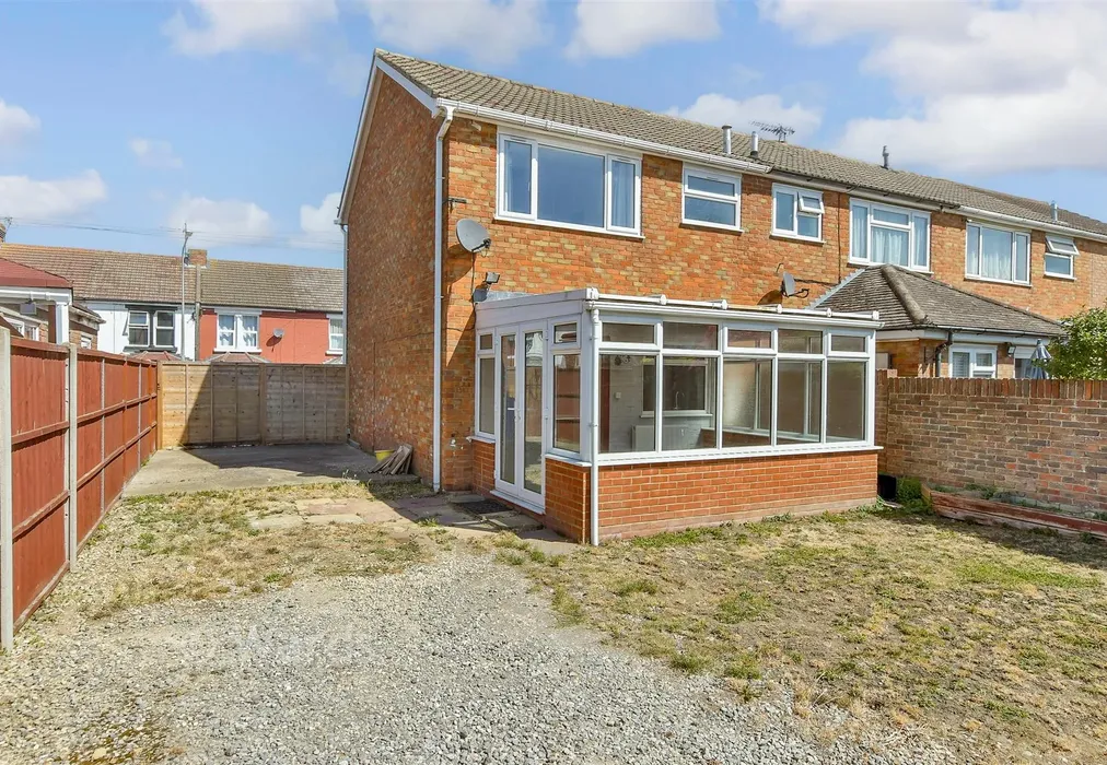Side Garden - Queenborough Road, Halfway, Sheerness, Kent - Wards of Kent