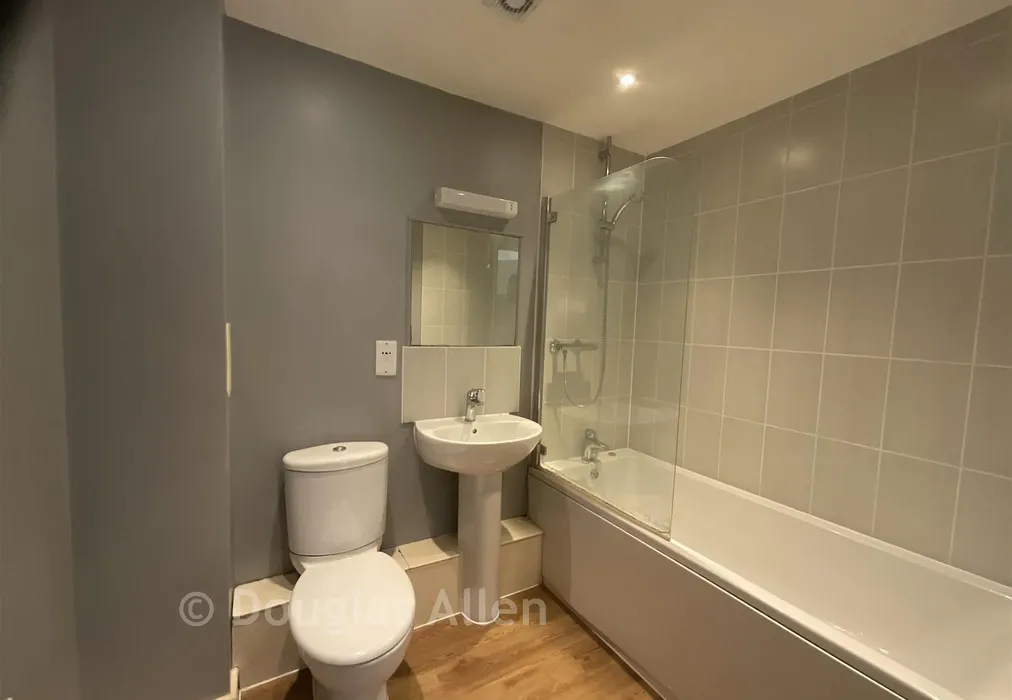 Bathroom - Brook Mead, Basildon, Essex - Wards of Kent