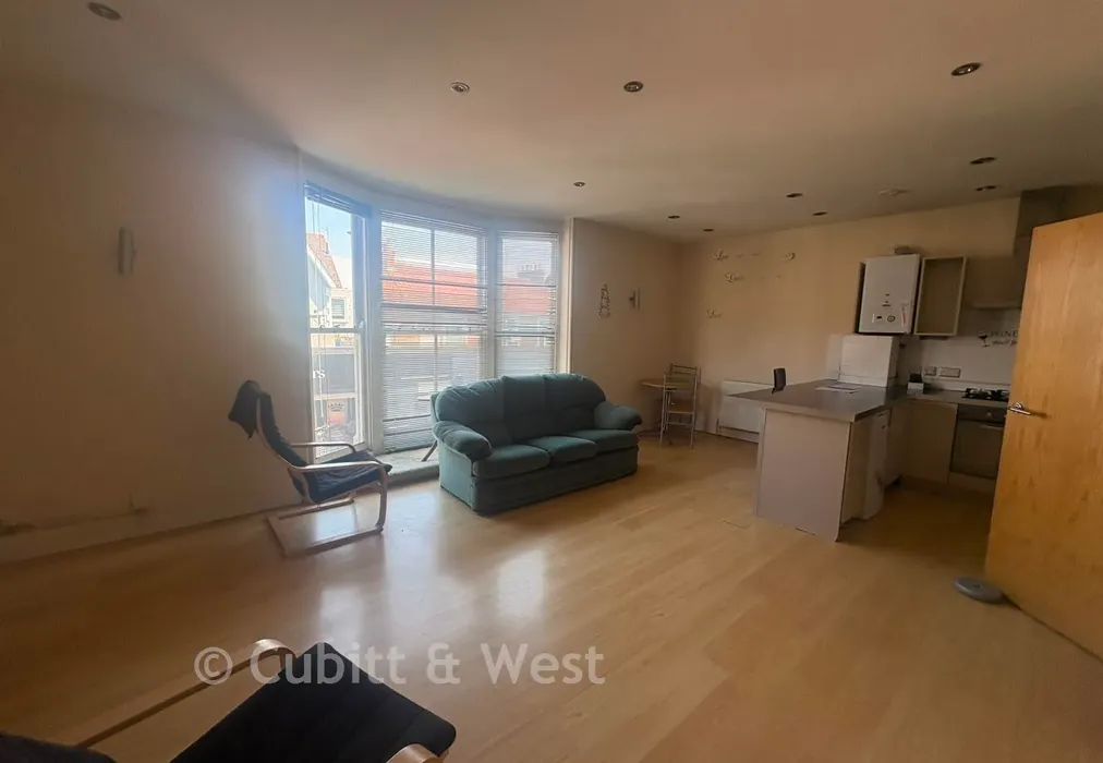 Lounge - Clarendon Road, Southsea, Hampshire - Wards of Kent