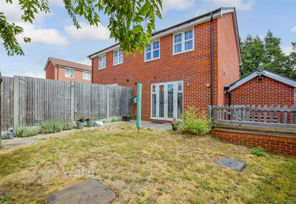 Rear Garden - Bermelie Fields, Barming, Maidstone, Kent - Wards of Kent